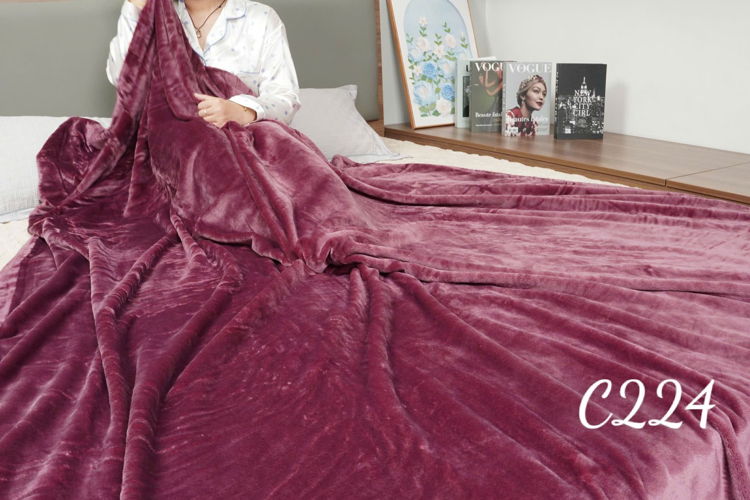 Chăn bằng vải dệt từ xơ sợi tổng hợp (100% polyester), mã hiệu: B0031, KT: (200 x 230)cm